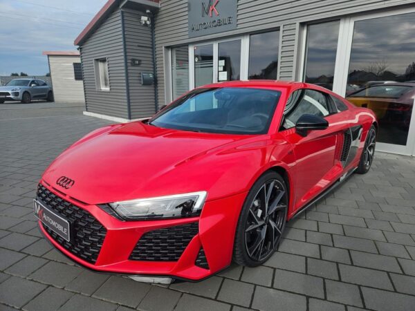 <span class="make">Audi</span><br/> R8 Coupe V10 5.2 FSI Performance*B&O*DYNAMIK*20"