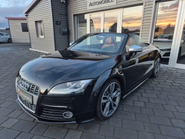 <span class="make">Audi</span><br/> TTS Roadster 2.0 TFSI quattro Exclusive – Bild 2