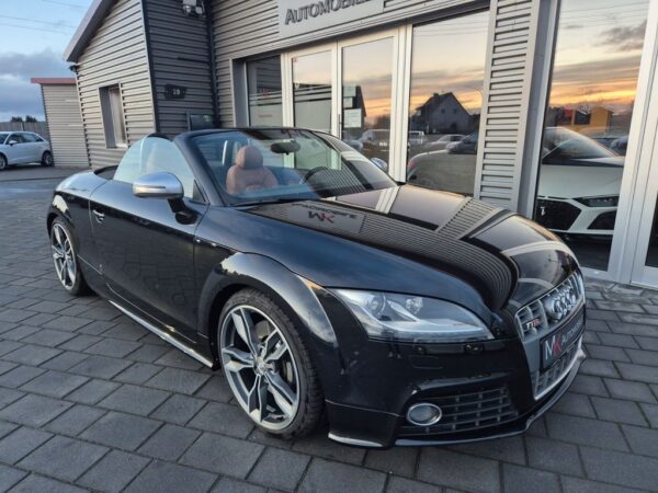 <span class="make">Audi</span><br/> TTS Roadster 2.0 TFSI quattro Exclusive – Bild 4