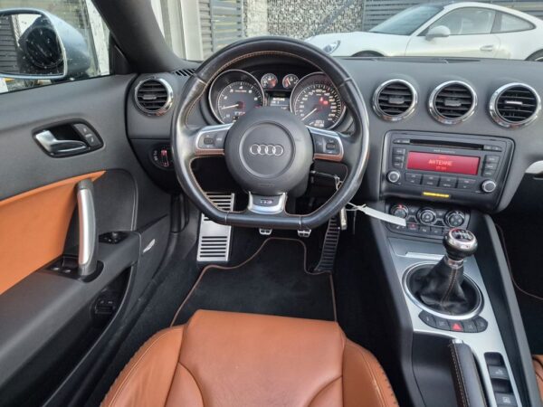 <span class="make">Audi</span><br/> TTS Roadster 2.0 TFSI quattro Exclusive – Bild 11