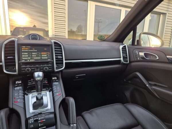 <span class="make">Porsche</span><br/> Cayenne Diesel *BOSE*PANO*AHK* – Bild 11
