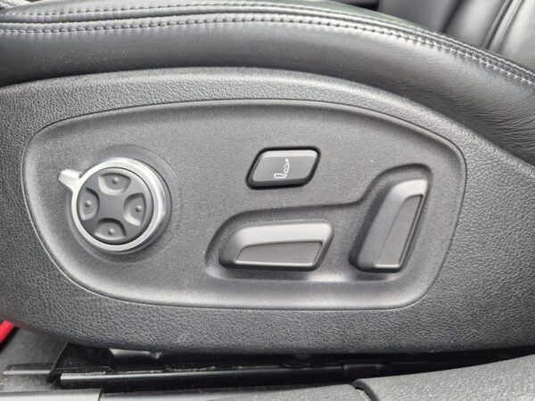 <span class="make">Audi</span><br/> RS6 Avant 4.0 TFSI quattro*CARBON*PANO.*MASSAGE* – Bild 15