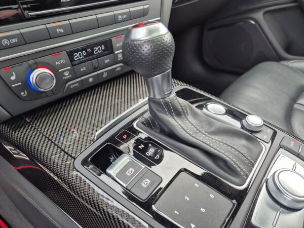 <span class="make">Audi</span><br/> RS6 Avant 4.0 TFSI quattro*CARBON*PANO.*MASSAGE* – Bild 16