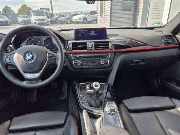 <span class="make">BMW</span><br/> 318 d Touring Sport-Line*KAMERA*AHK*8-FACH*TÜV* – Bild 9